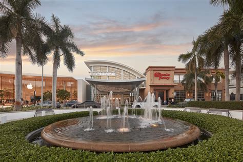 Dadeland Mall Miami Florida .